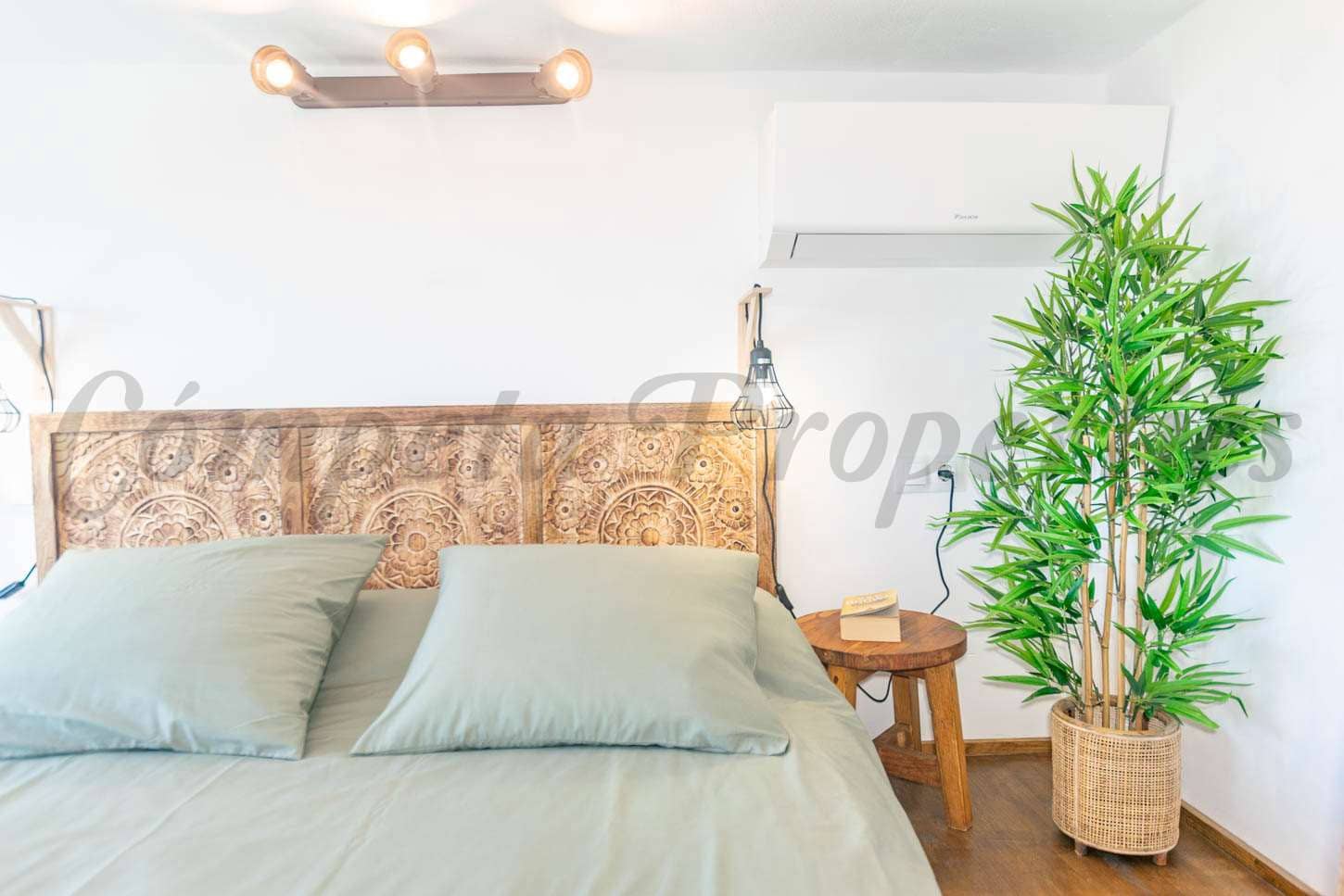 4 quarto Moradia para arrendar em Competa com piscina garagem - 3 600 € (Ref: 7758358)