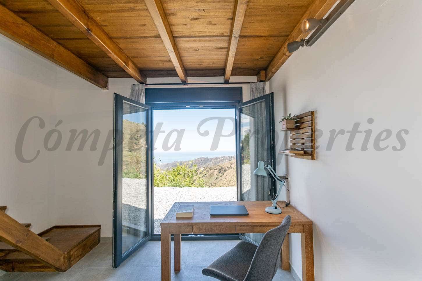 4 quarto Moradia para arrendar em Competa com piscina garagem - 3 600 € (Ref: 7758358)