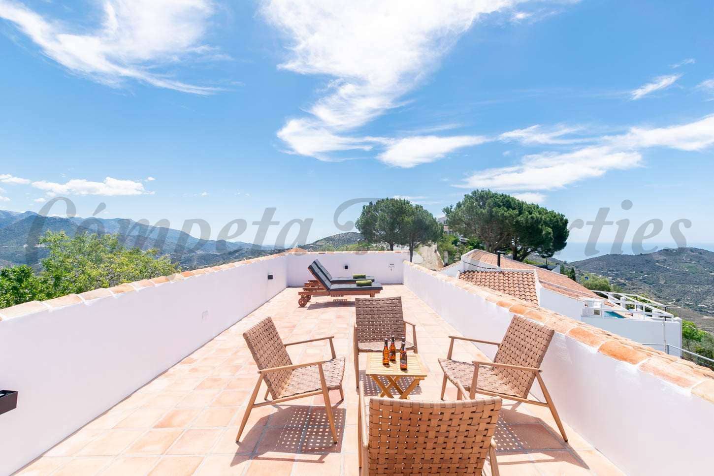 4 quarto Moradia para arrendar em Competa com piscina garagem - 3 600 € (Ref: 7758358)