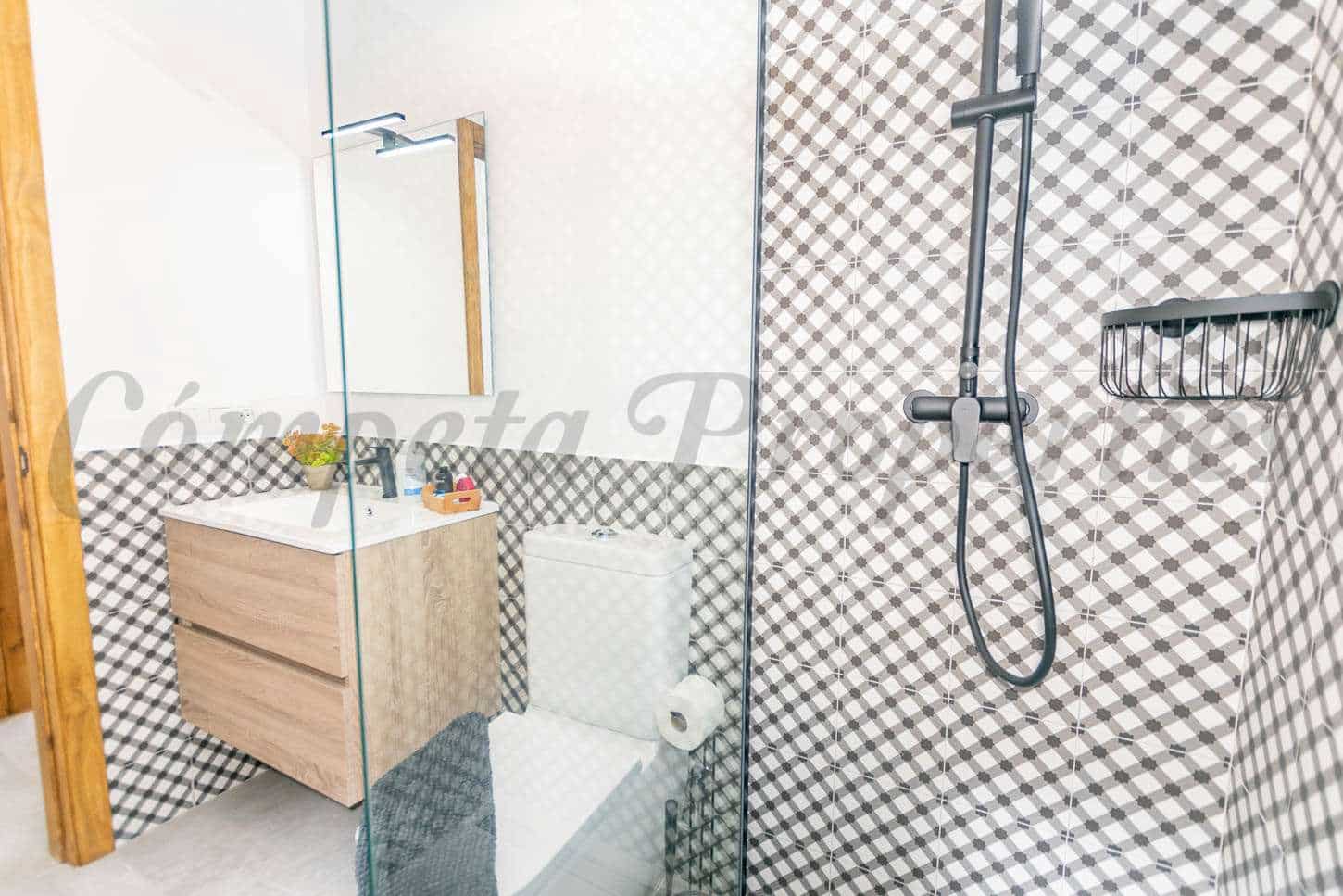 4 quarto Moradia para arrendar em Competa com piscina garagem - 3 600 € (Ref: 7758358)