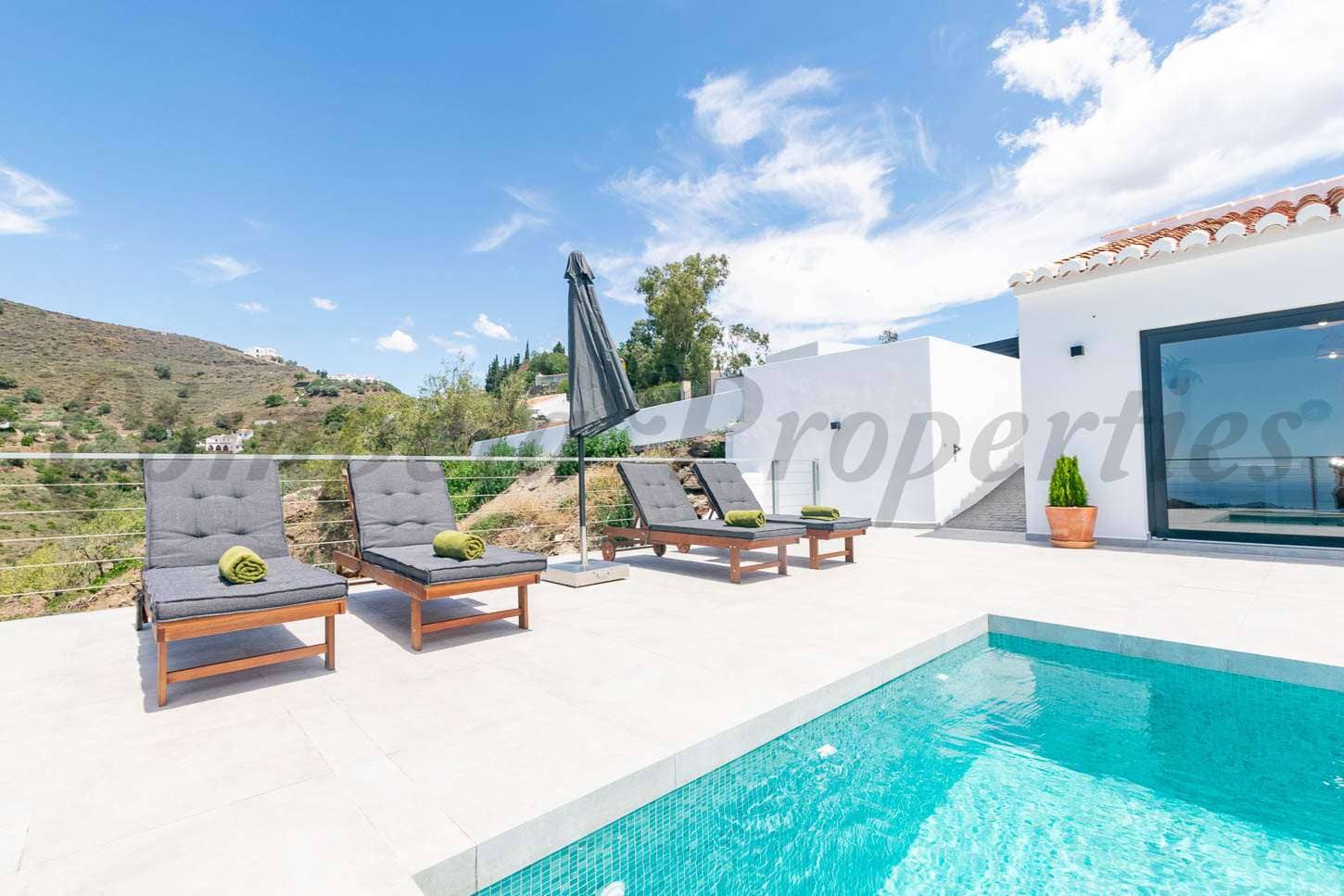 4 quarto Moradia para arrendar em Competa com piscina garagem - 3 600 € (Ref: 7758358)