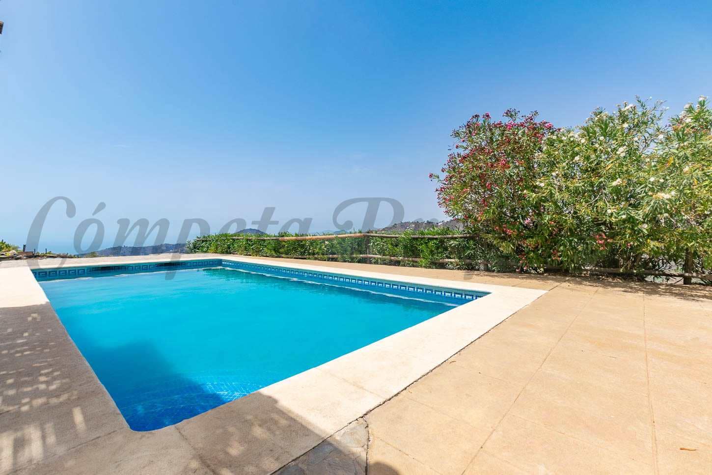 2 soveværelse Villa til salg i Torrox med swimmingpool - € 289.000 (Ref: 7792927)