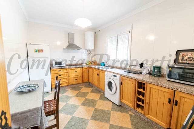 3 sypialnia Finka/Dom wiejski na sprzedaż w Torrox z basenem garażem - 420 000 € (Ref: 7799777)