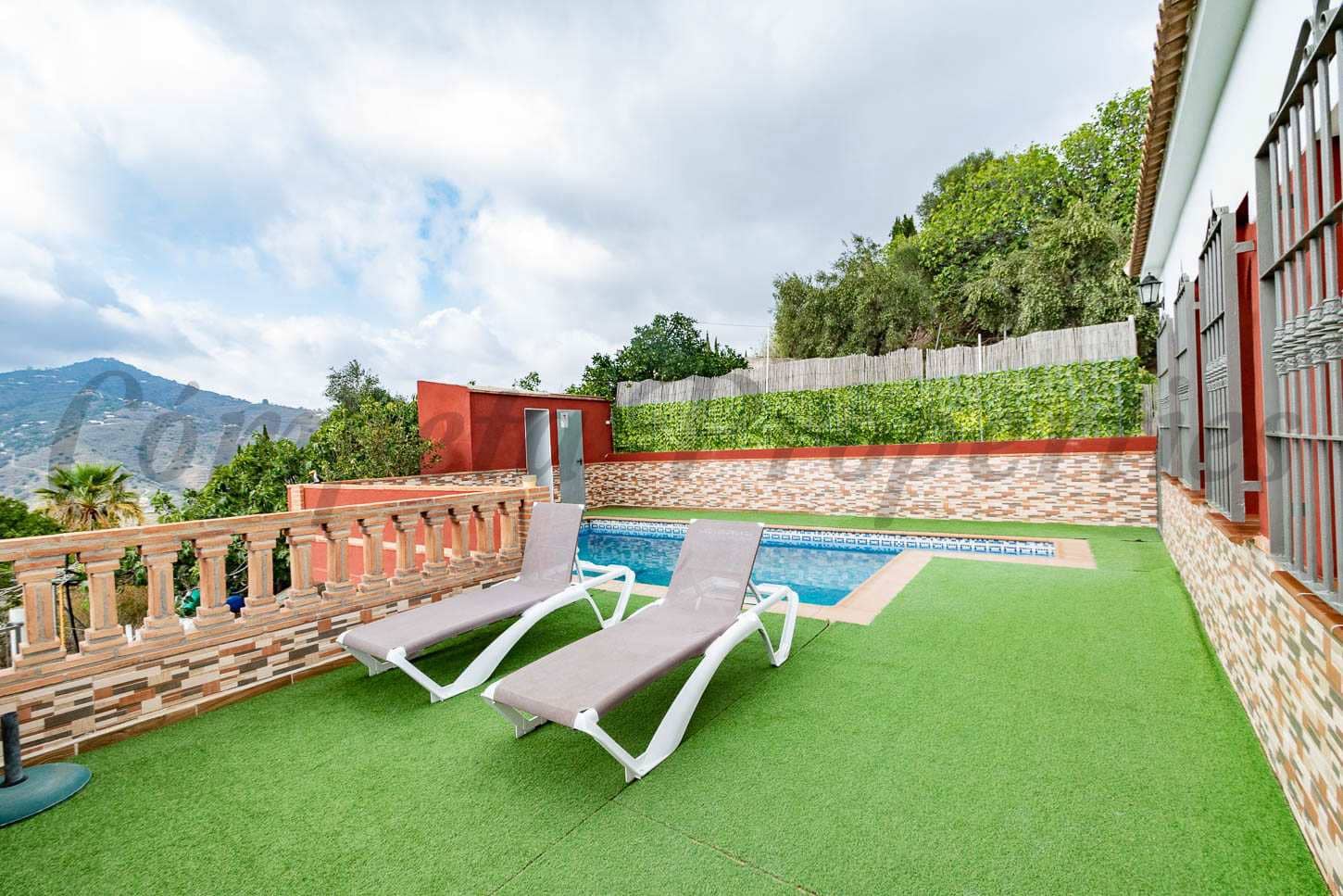 3 sypialnia Finka/Dom wiejski na sprzedaż w Torrox z basenem garażem - 420 000 € (Ref: 7799777)