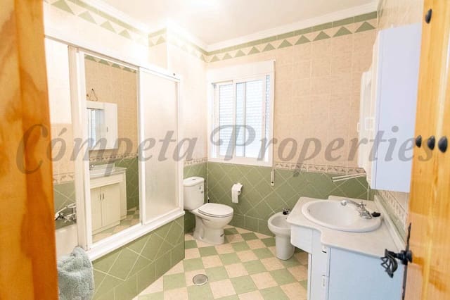 3 sypialnia Finka/Dom wiejski na sprzedaż w Torrox z basenem garażem - 420 000 € (Ref: 7799777)