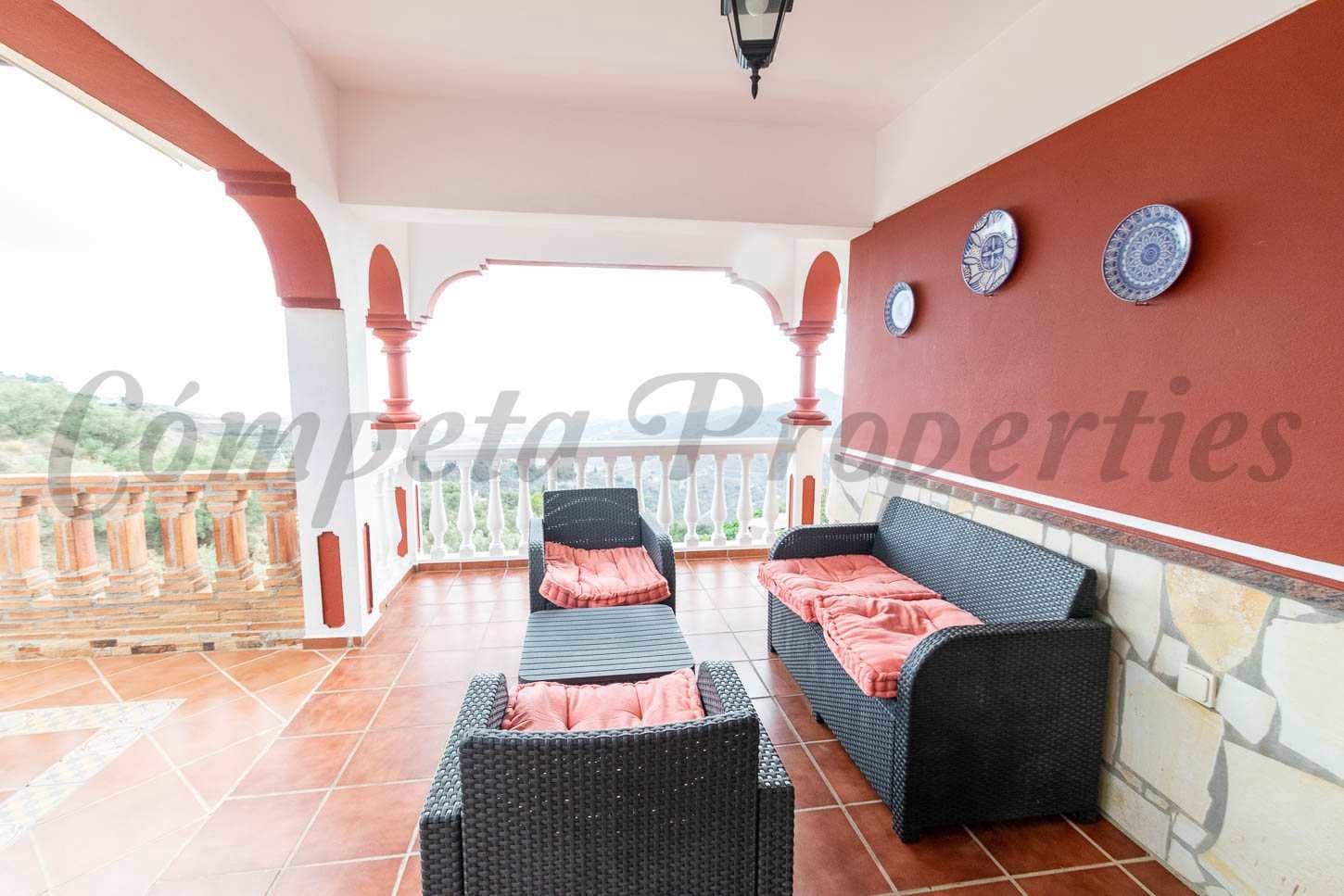 3 sypialnia Finka/Dom wiejski na sprzedaż w Torrox z basenem garażem - 420 000 € (Ref: 7799777)