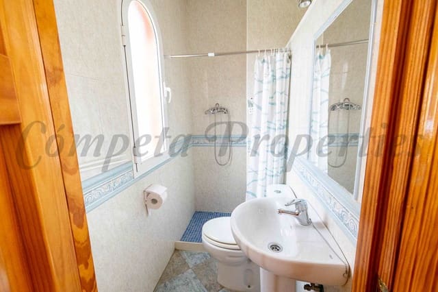 3 sypialnia Finka/Dom wiejski na sprzedaż w Torrox z basenem garażem - 420 000 € (Ref: 7799777)