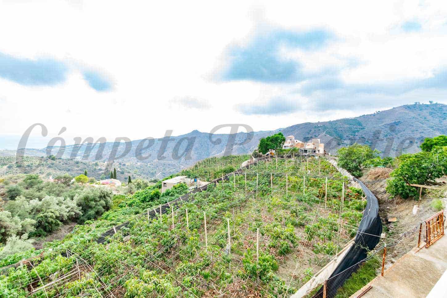 3 sypialnia Finka/Dom wiejski na sprzedaż w Torrox z basenem garażem - 420 000 € (Ref: 7799777)