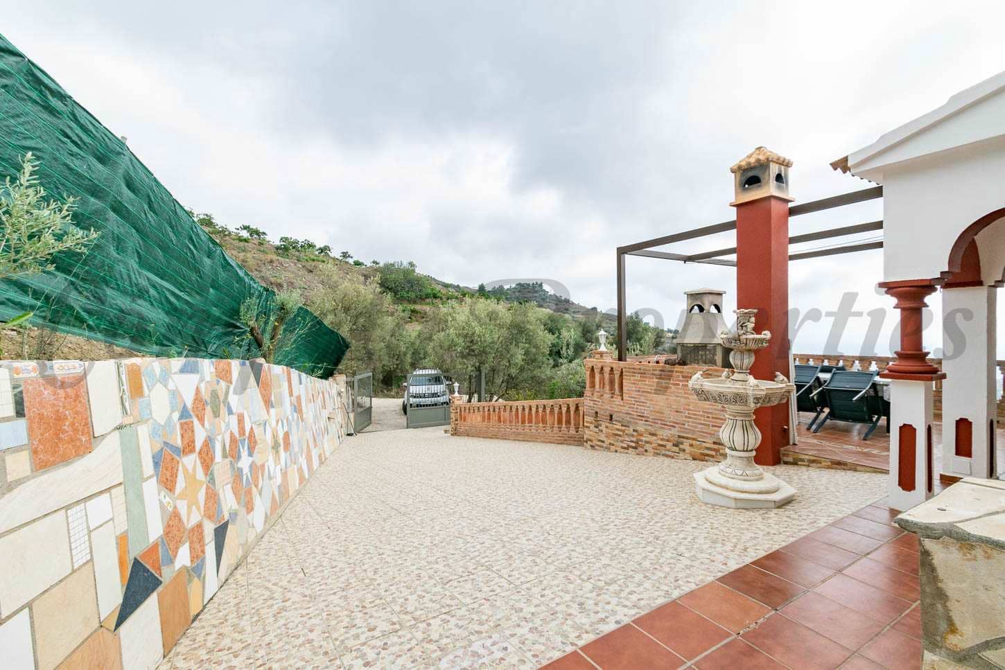 3 sypialnia Finka/Dom wiejski na sprzedaż w Torrox z basenem garażem - 420 000 € (Ref: 7799777)