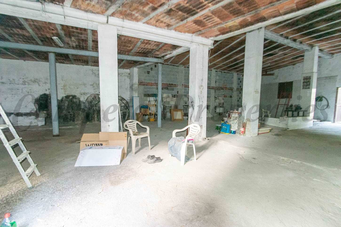 Commercial for sale in Archez with garage - € 75,000 (Ref: 7877093)