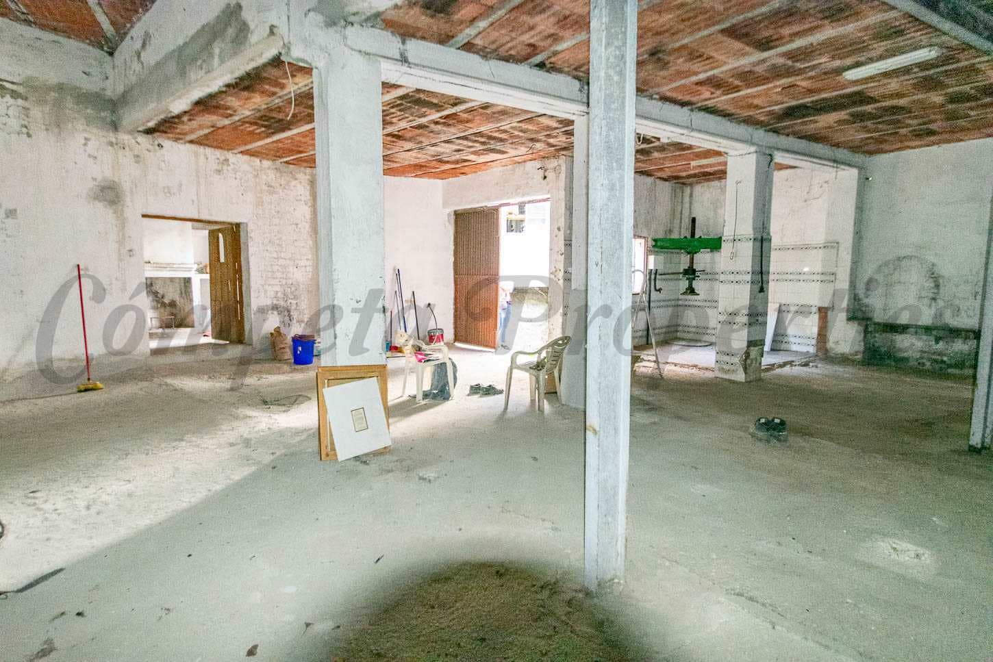 Commercial for sale in Archez with garage - € 75,000 (Ref: 7877093)