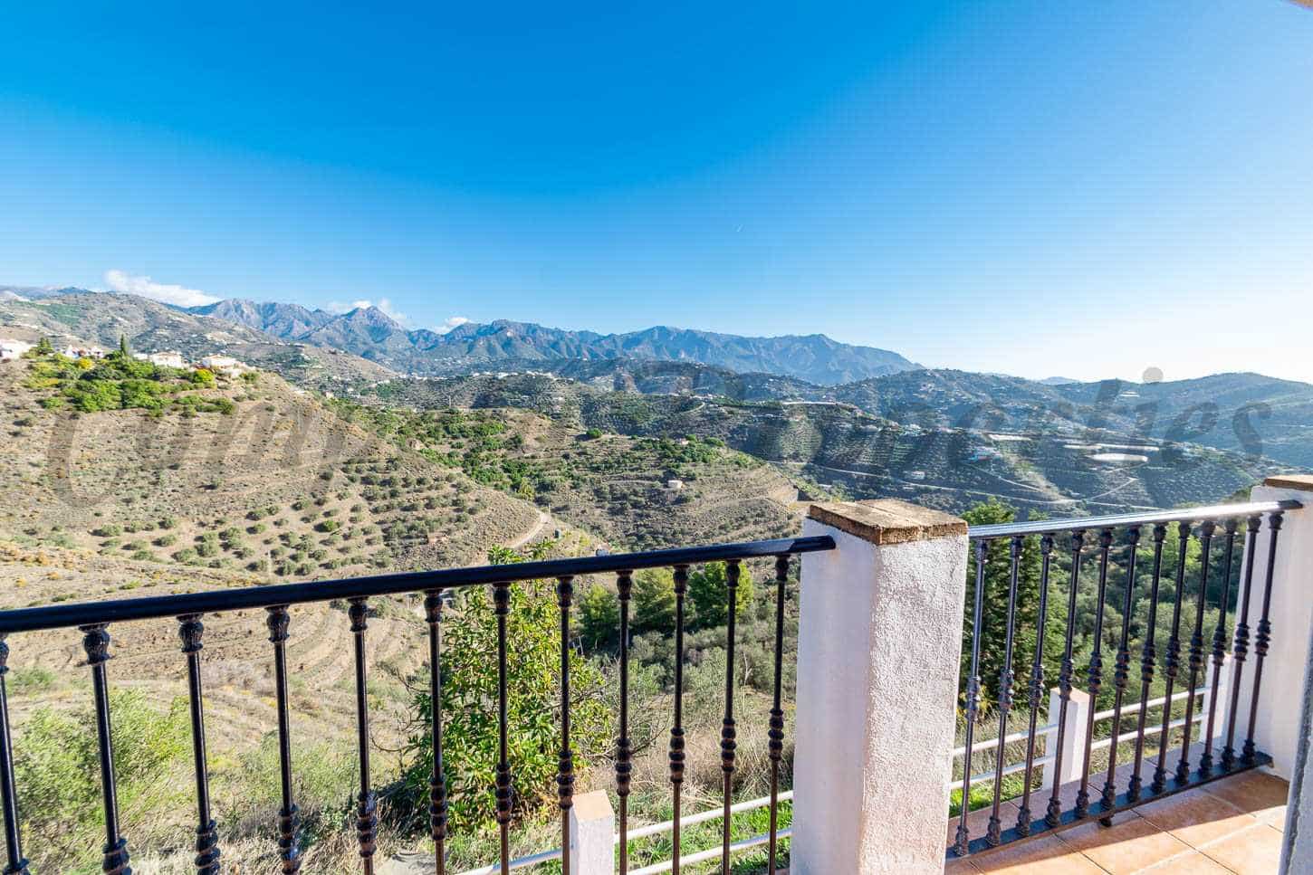 5 bedroom Finca/Country House for sale in Torrox with pool garage - € 535,000 (Ref: 7881627)