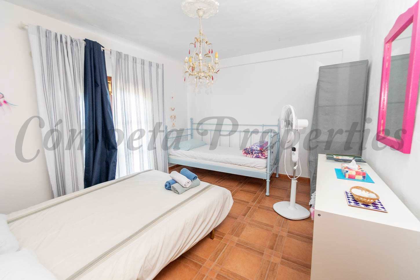 3 makuuhuone Maalaistalo myytävänä paikassa Torrox mukana uima-altaan 
autotalli - 490 000 € (Ref: 7881627)