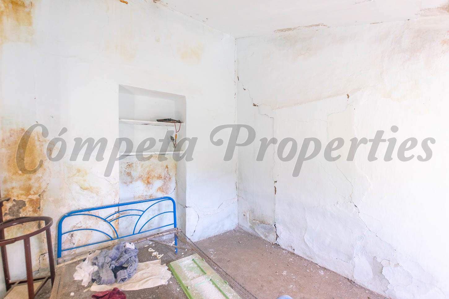 Finca/Landhuis te koop in Competa - € 80.000 (Ref: 7912904)