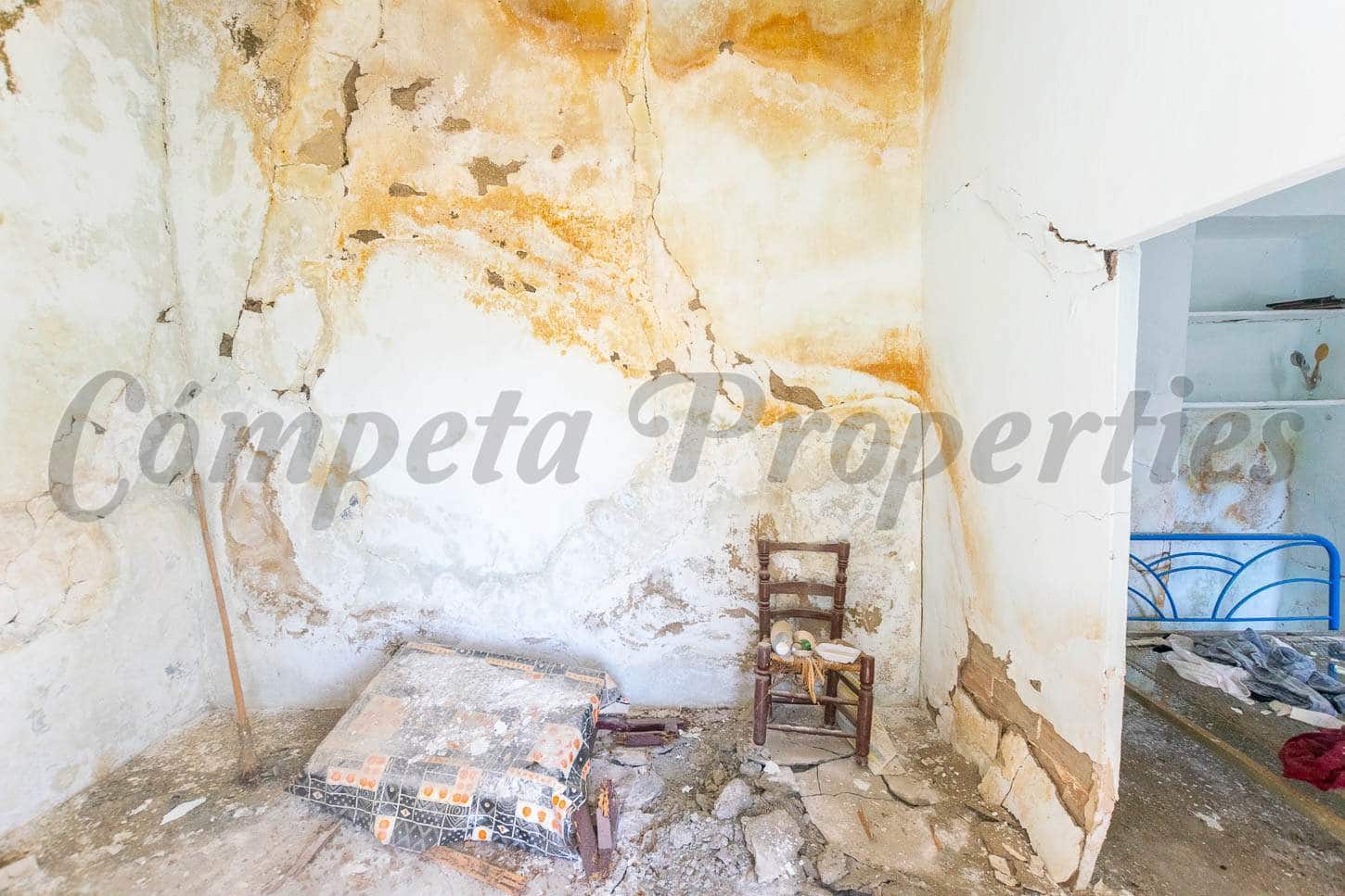 Finca/Landhuis te koop in Competa - € 80.000 (Ref: 7912904)