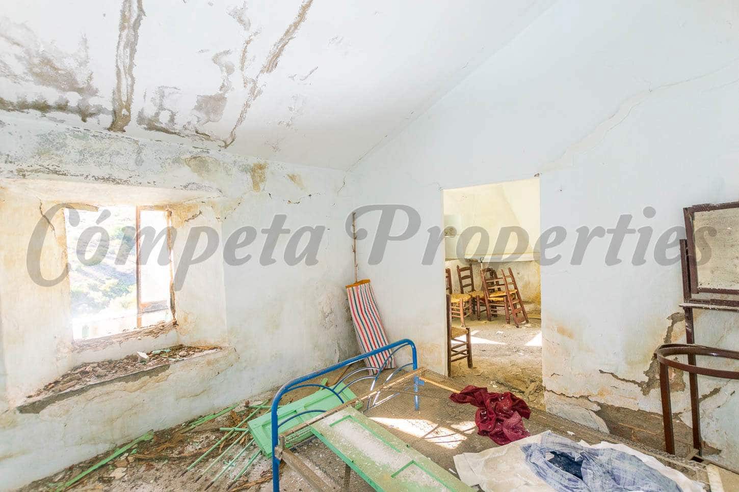 Finca/Landhuis te koop in Competa - € 80.000 (Ref: 7912904)