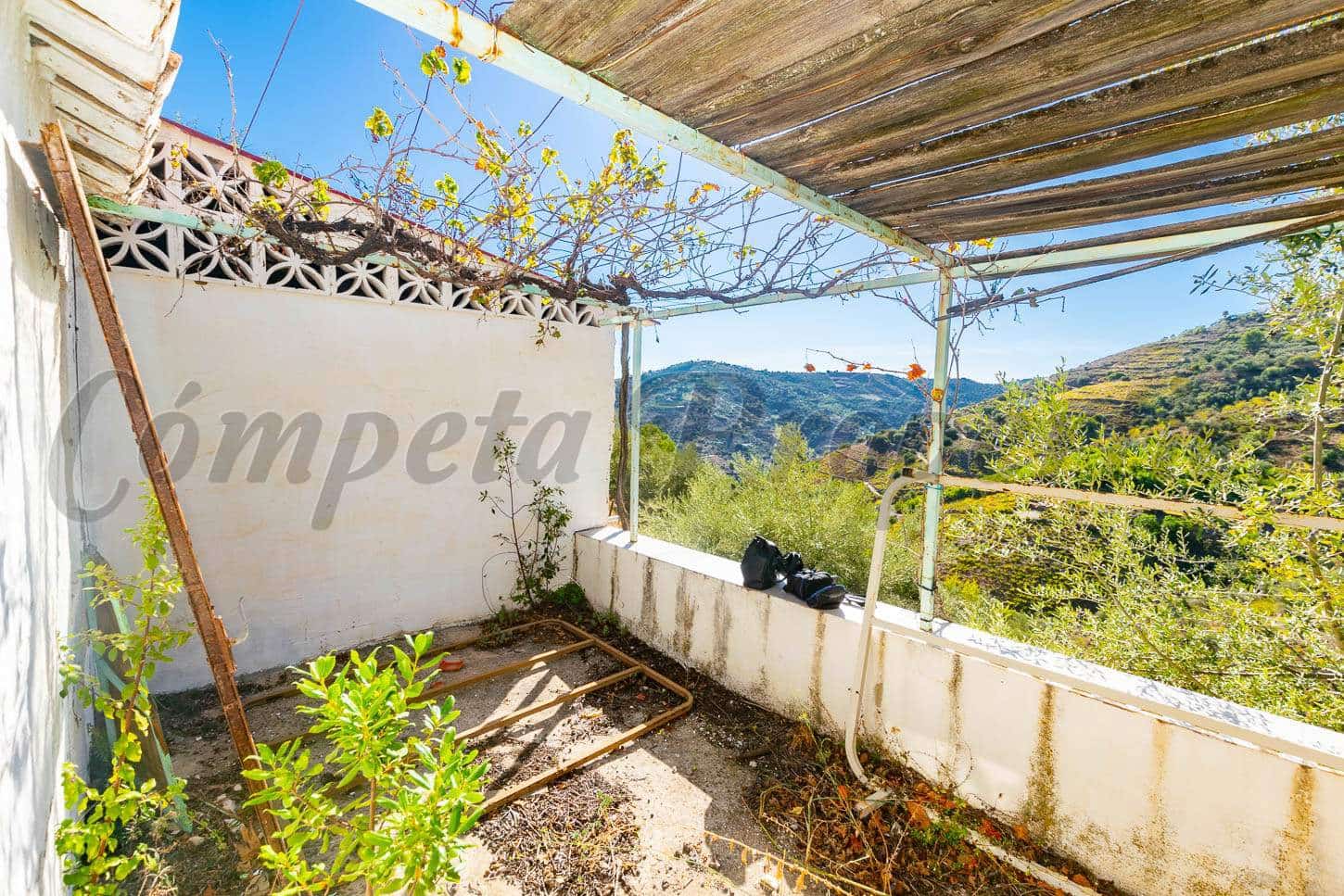 Finca/Landhuis te koop in Competa - € 80.000 (Ref: 7912904)