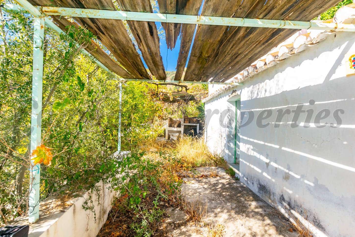 Finca/Landhuis te koop in Competa - € 80.000 (Ref: 7912904)