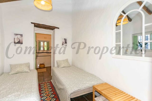 4 bedroom Finca/Country House for holiday rental in Cómpeta with pool - € 1,000 (Ref: 7982479)