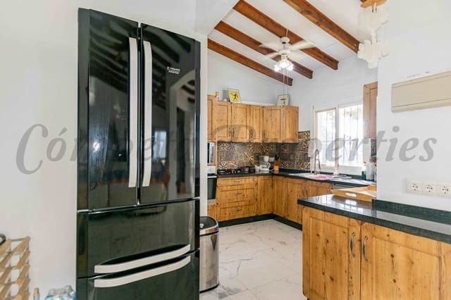 3 bedroom Finca/Country House for holiday rental in Cómpeta with pool - € 900 (Ref: 7985390)