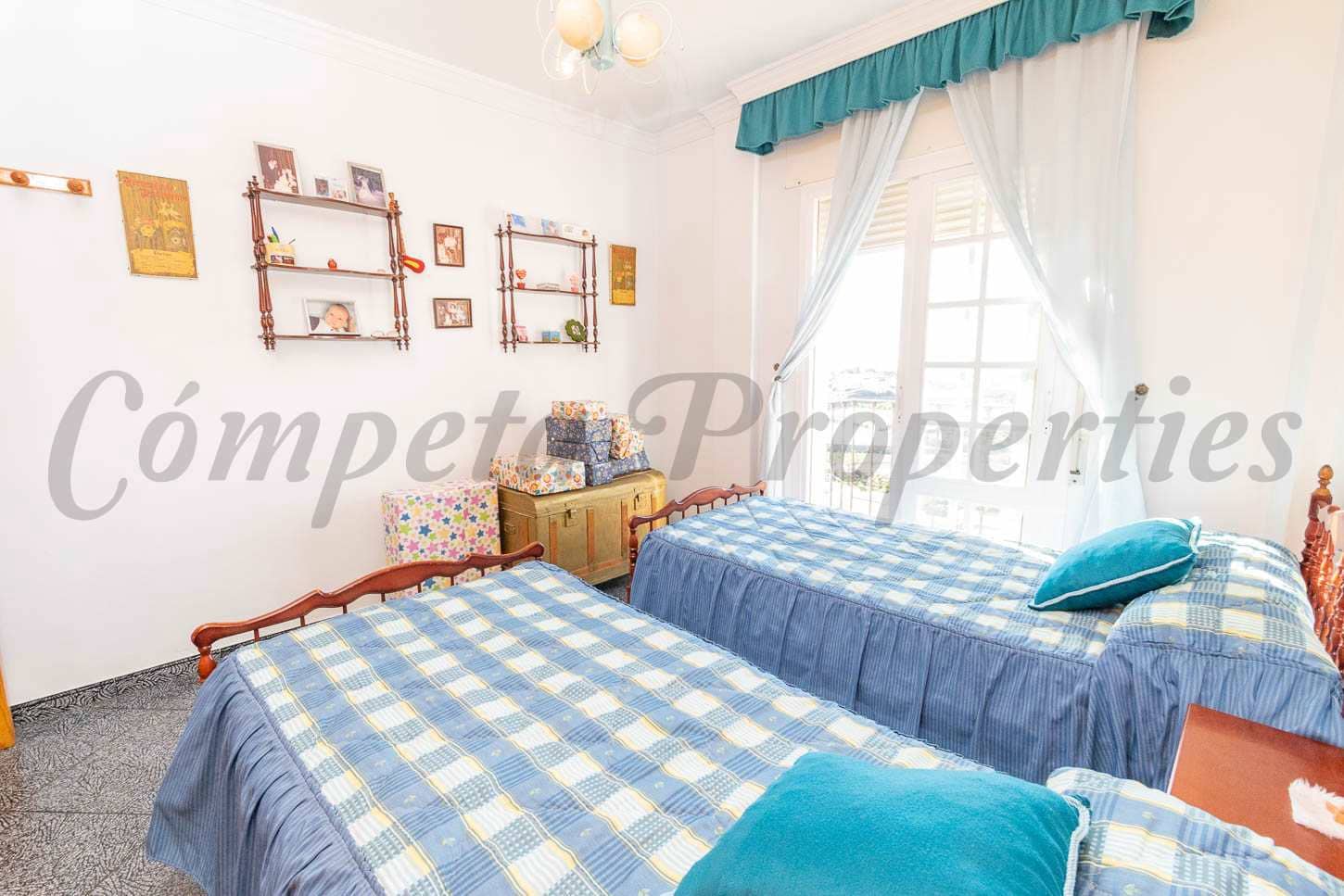 6 soveværelse Semi-Rækkehus til salg i Torrox med swimmingpool garage - € 445.000 (Ref: 7985503)