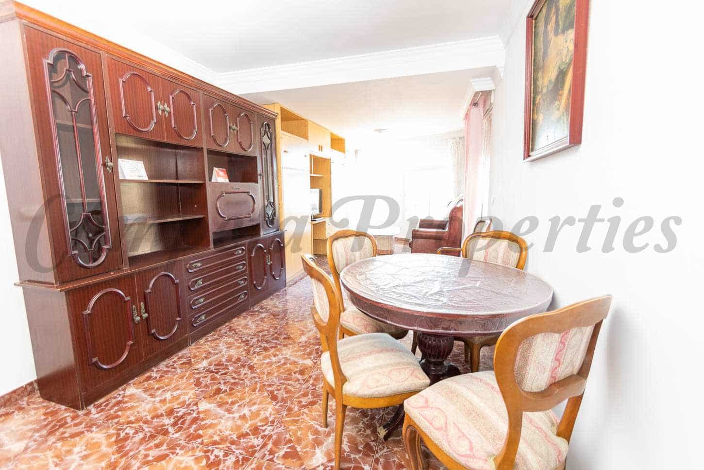 6 soveværelse Semi-Rækkehus til salg i Torrox med swimmingpool garage - € 445.000 (Ref: 7985503)