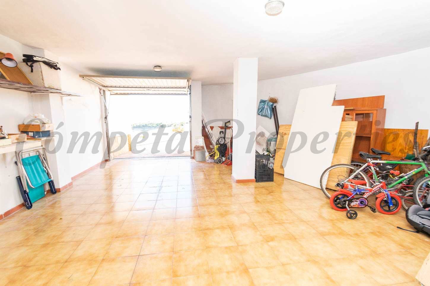 6 soveværelse Semi-Rækkehus til salg i Torrox med swimmingpool garage - € 445.000 (Ref: 7985503)