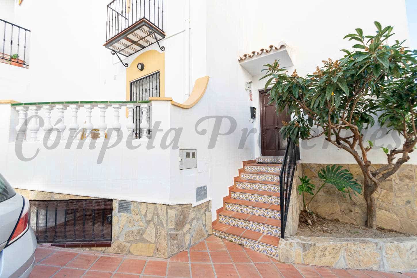 6 soveværelse Semi-Rækkehus til salg i Torrox med swimmingpool garage - € 445.000 (Ref: 7985503)