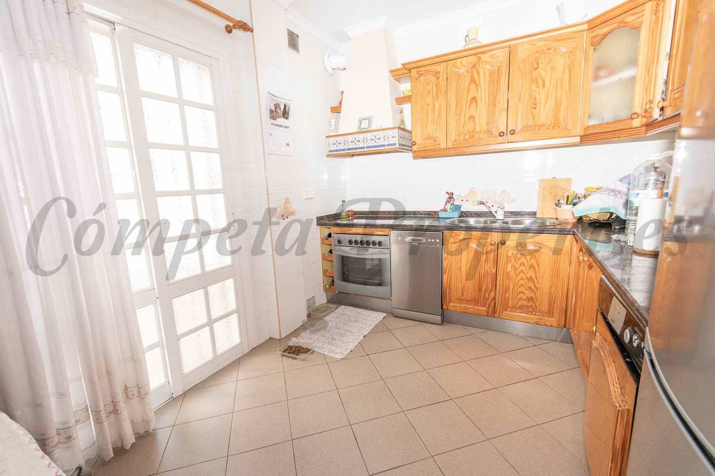 6 soveværelse Semi-Rækkehus til salg i Torrox med swimmingpool garage - € 445.000 (Ref: 7985503)