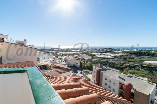 6 soveværelse Semi-Rækkehus til salg i Torrox med swimmingpool garage - € 445.000 (Ref: 7985503)