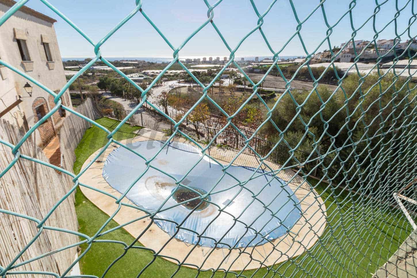 6 soveværelse Semi-Rækkehus til salg i Torrox med swimmingpool garage - € 445.000 (Ref: 7985503)