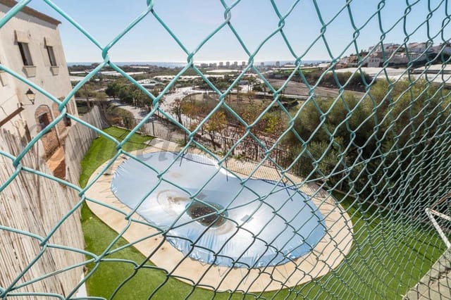 6 soveværelse Semi-Rækkehus til salg i Torrox med swimmingpool garage - € 445.000 (Ref: 7985503)