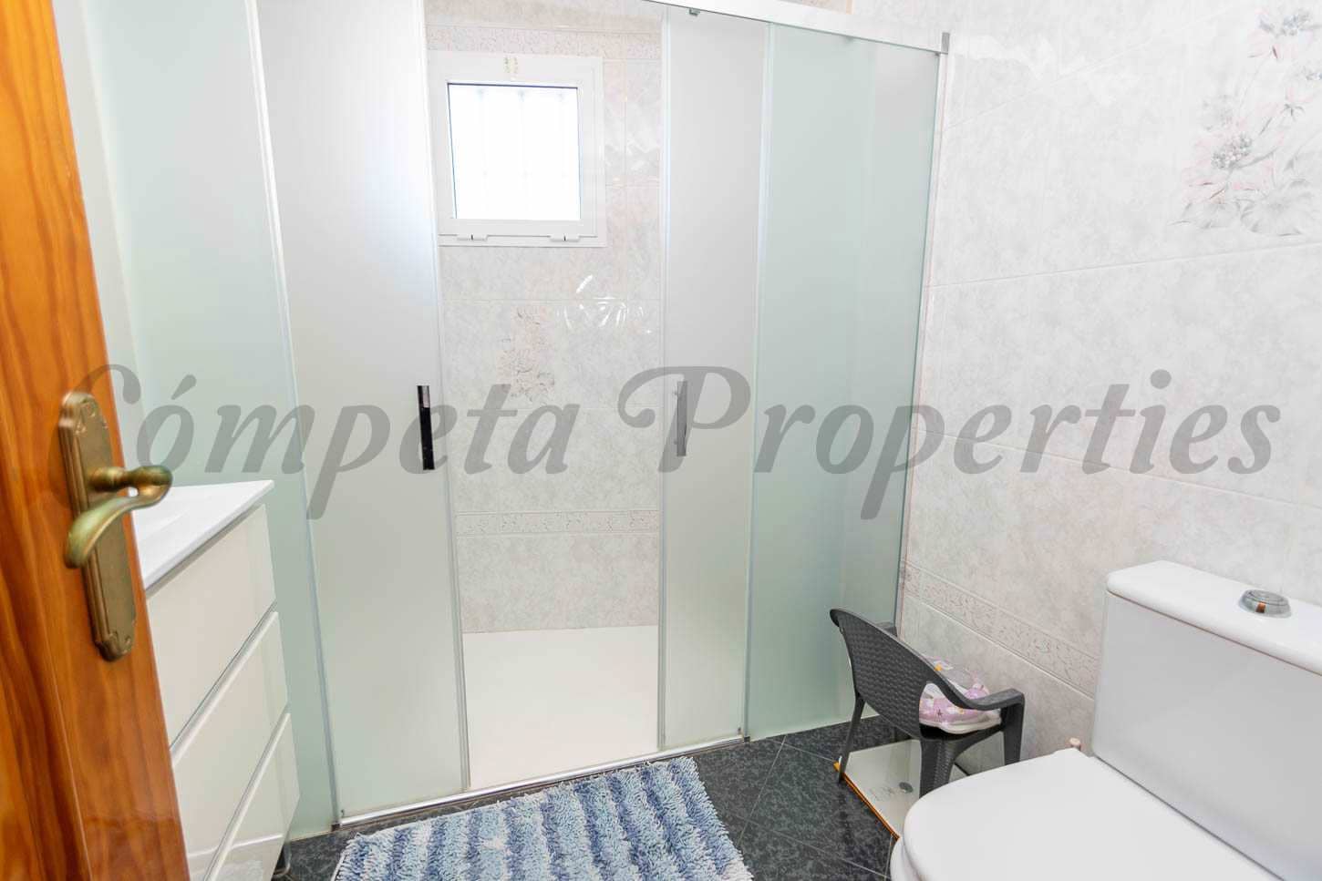 6 soveværelse Semi-Rækkehus til salg i Torrox med swimmingpool garage - € 445.000 (Ref: 7985503)