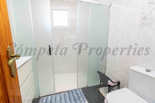 6 soveværelse Semi-Rækkehus til salg i Torrox med swimmingpool garage - € 445.000 (Ref: 7985503)