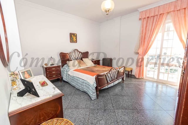 6 soveværelse Semi-Rækkehus til salg i Torrox med swimmingpool garage - € 445.000 (Ref: 7985503)