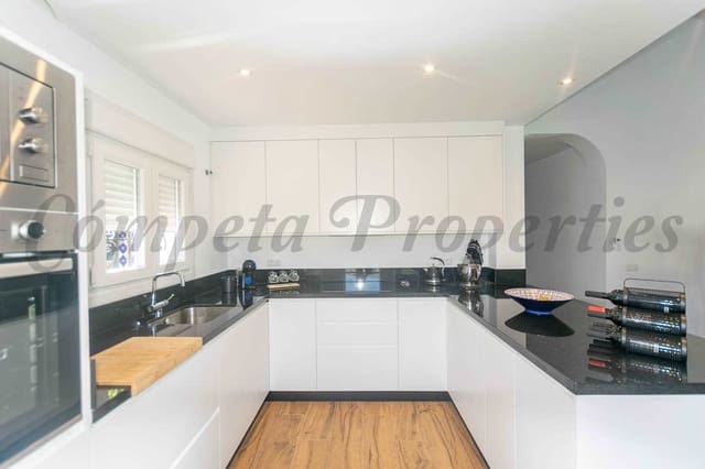 4 bedroom Finca/Country House for holiday rental in Torrox with pool - € 1,125 (Ref: 7985506)