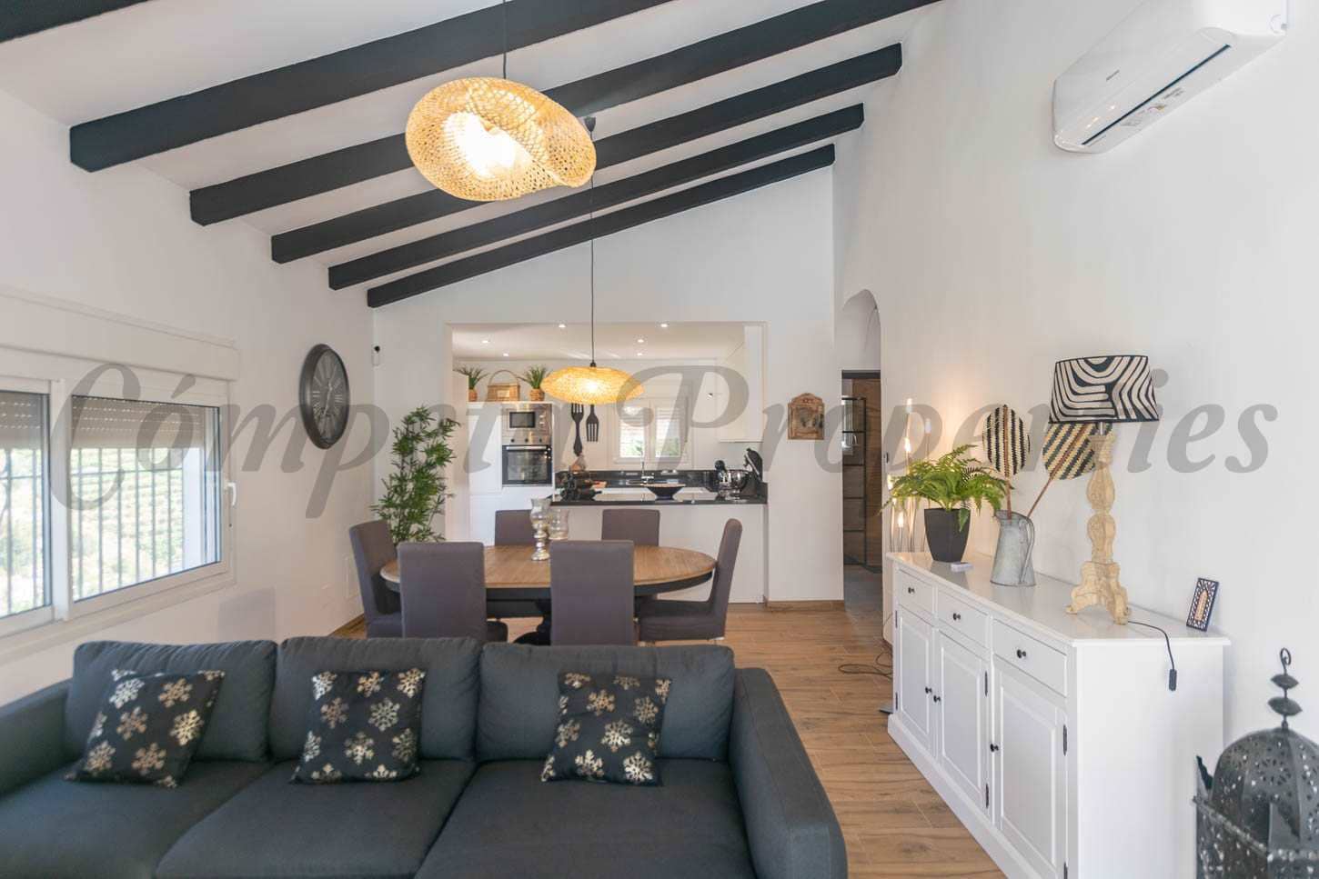   4 soveværelse   ferieFinca/Landehus i Torrox   med   swimmingpool   - € 1.125 (Ref: 7985506)