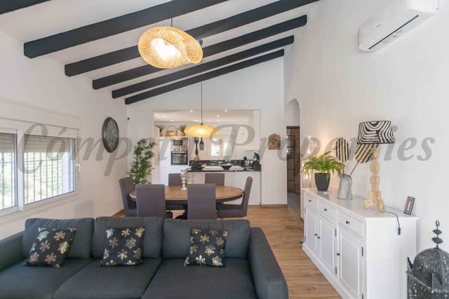 4 bedroom Finca/Country House for holiday rental in Torrox with pool - € 1,125 (Ref: 7985506)