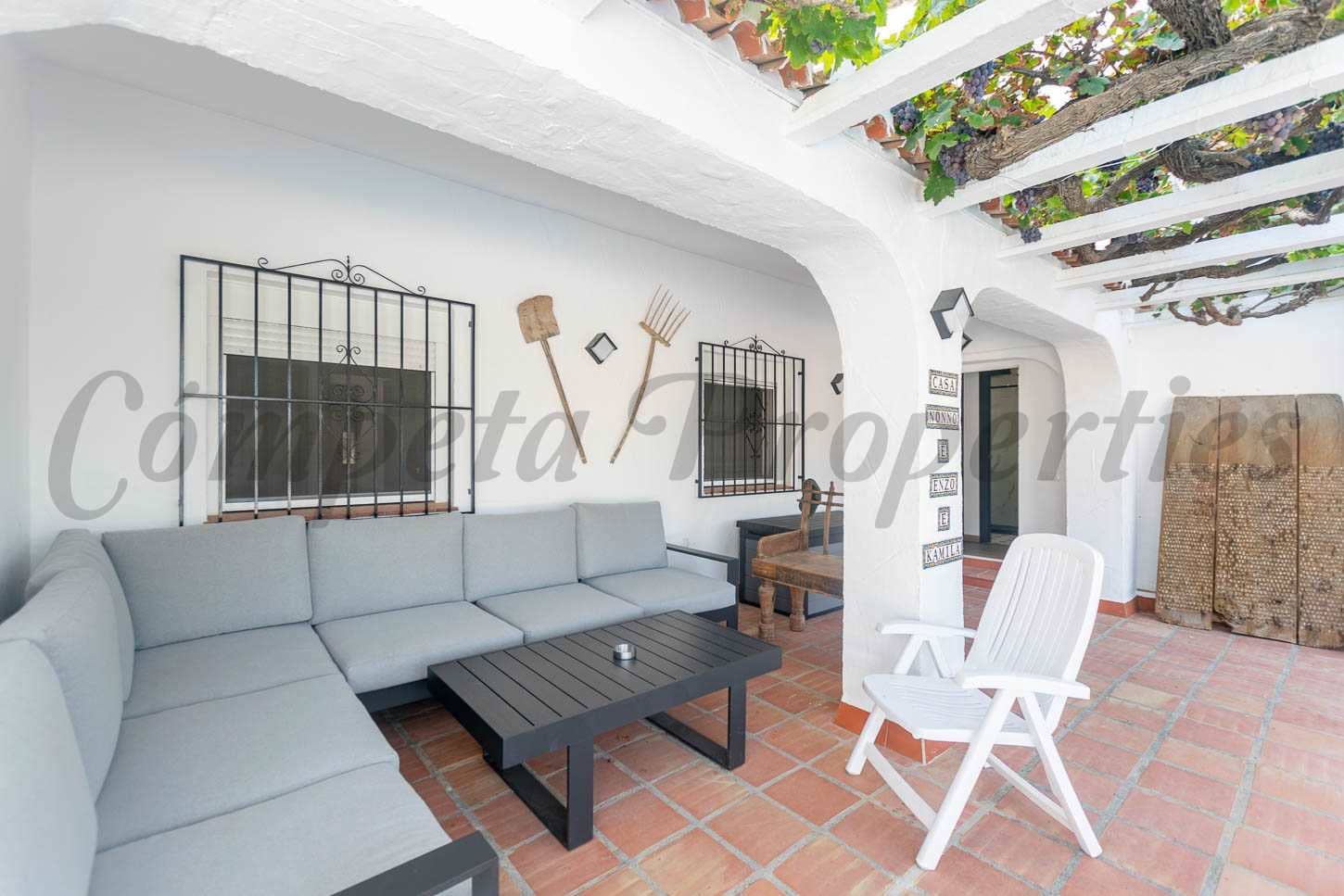   4 soveværelse   ferieFinca/Landehus i Torrox   med   swimmingpool   - € 1.125 (Ref: 7985506)