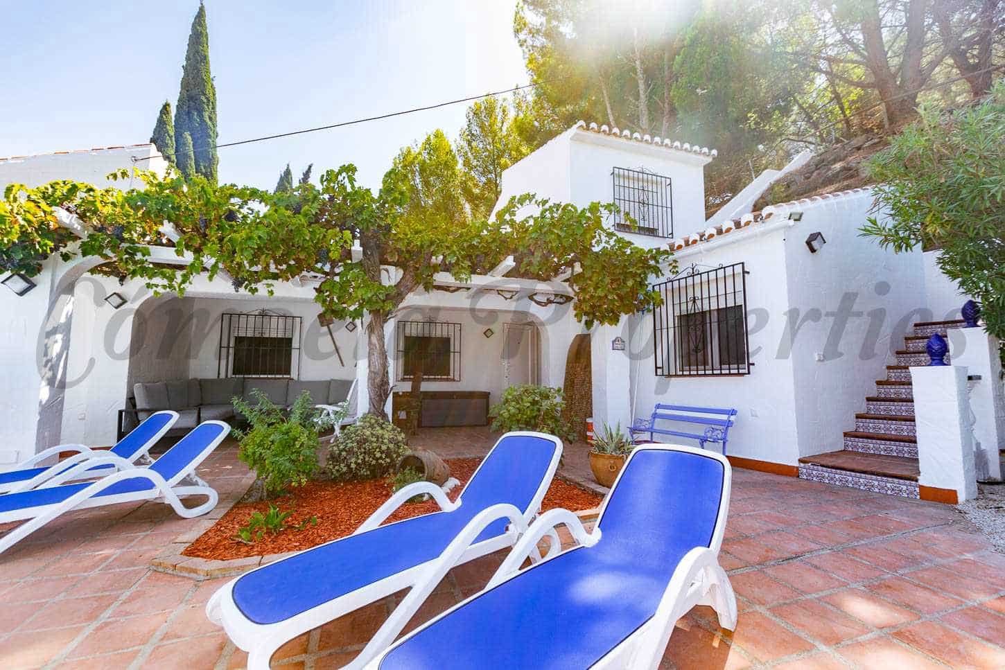   4 soveværelse   ferieFinca/Landehus i Torrox   med   swimmingpool   - € 1.125 (Ref: 7985506)