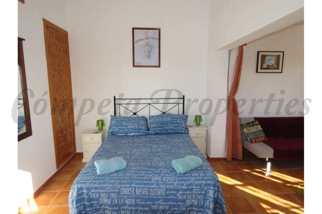 3 bedroom Finca/Country House for holiday rental in Cómpeta with pool garage - € 1,050 (Ref: 7985538)