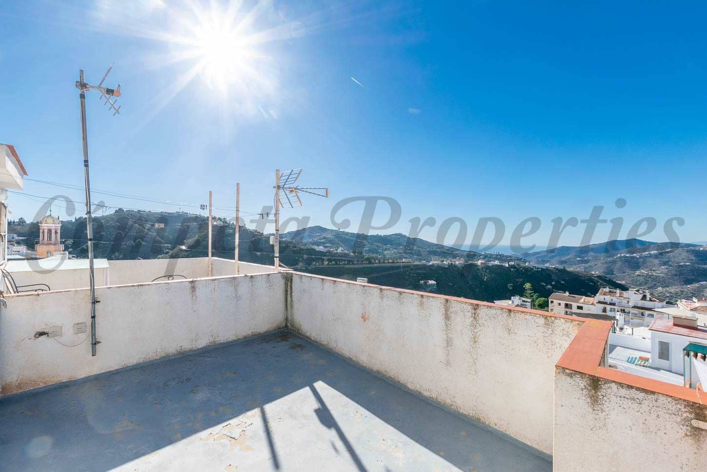 3 slaapkamer Huis te koop in Competa - € 139.000 (Ref: 8002689)