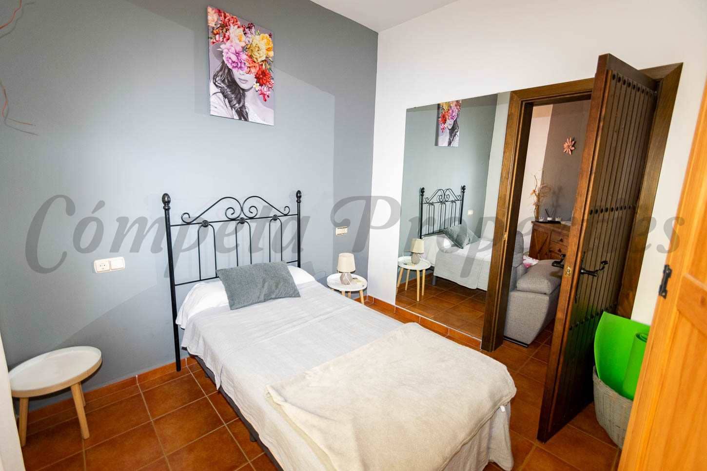 2 soveværelse Finca/Landehus til leje i Torrox med swimmingpool garage - € 1.000 (Ref: 8012121)