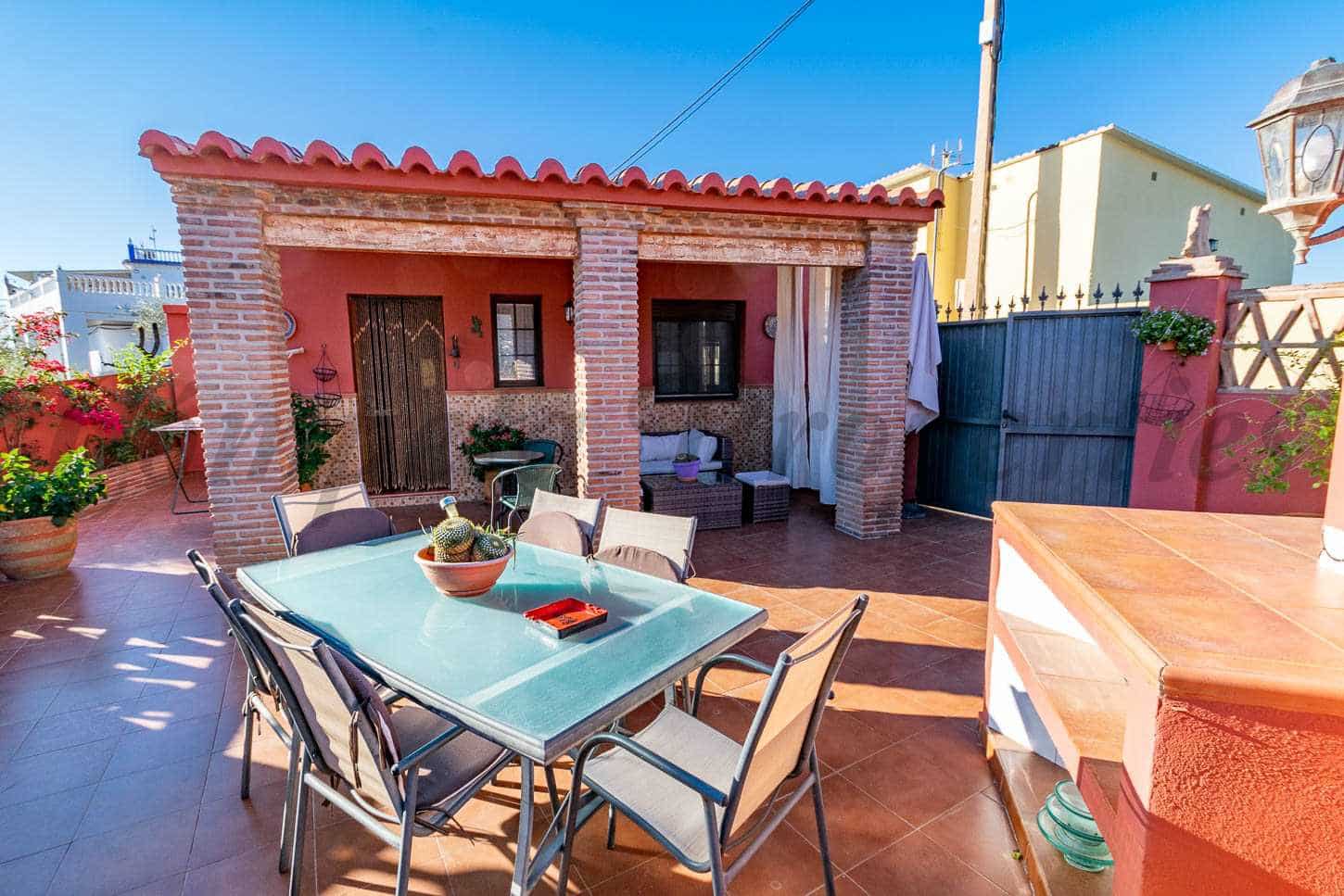 2 soveværelse Finca/Landehus til leje i Torrox med swimmingpool garage - € 1.000 (Ref: 8012121)