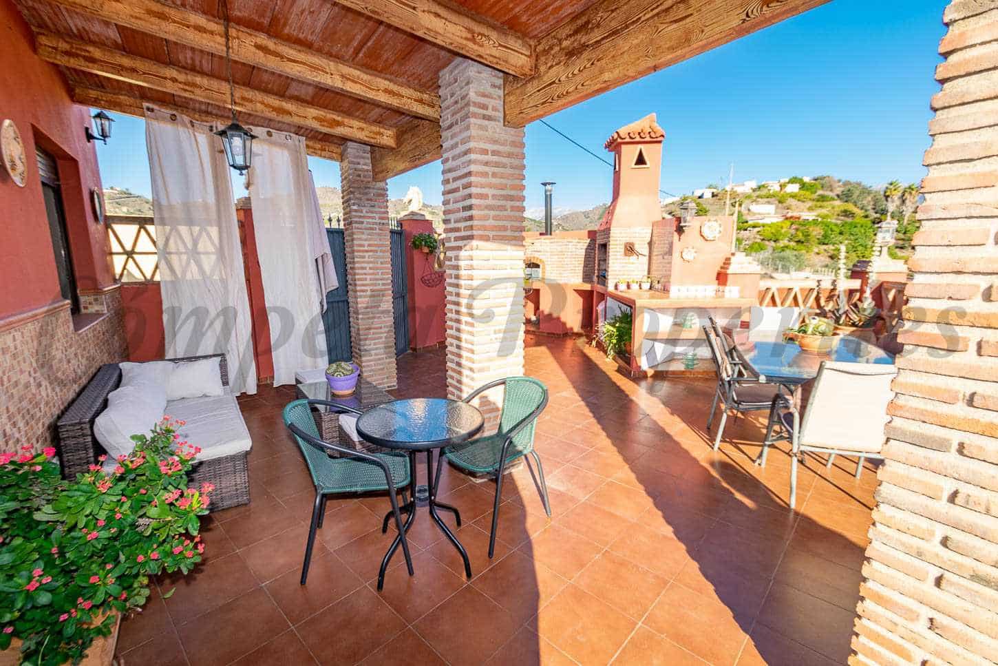 2 soveværelse Finca/Landehus til leje i Torrox med swimmingpool garage - € 1.000 (Ref: 8012121)