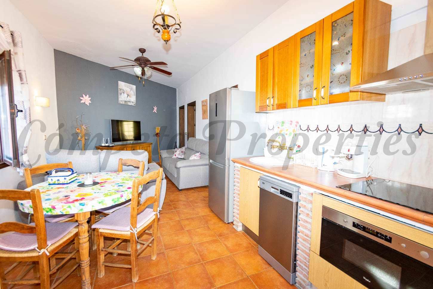 2 soveværelse Finca/Landehus til leje i Torrox med swimmingpool garage - € 1.000 (Ref: 8012121)