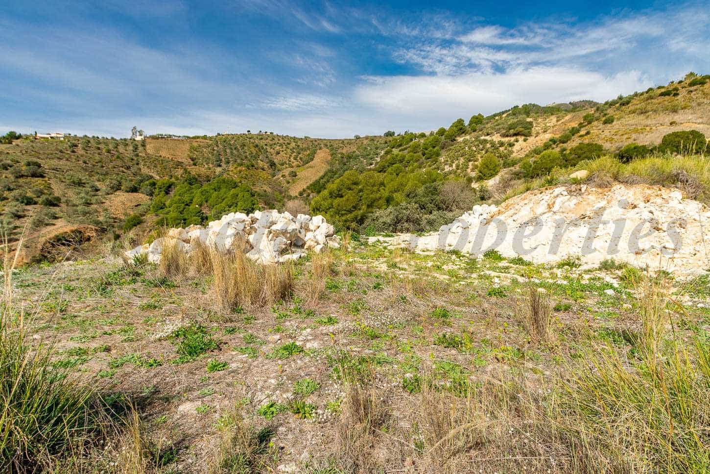 Grunde uden byggetilladelser til salg i Canillas de Albaida - € 62.500 (Ref: 8132587)