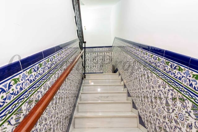 8 bedroom Townhouse for sale in Nerja - € 950,000 (Ref: 8141424)