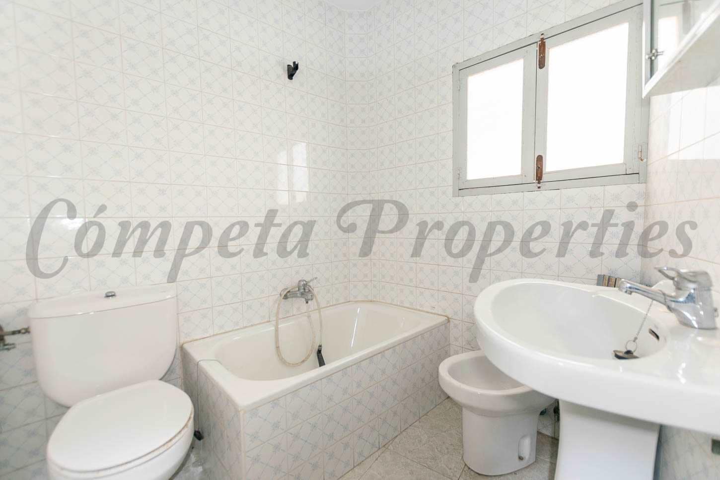 5 bedroom Townhouse for sale in Competa - € 194,000 (Ref: 8146567)