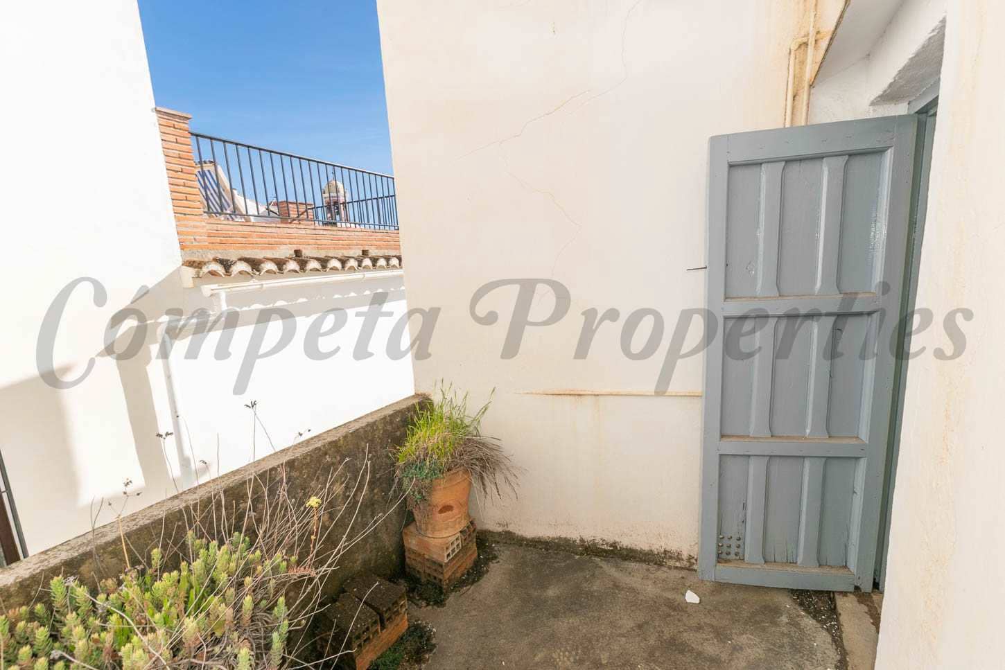 5 bedroom Townhouse for sale in Competa - € 194,000 (Ref: 8146567)